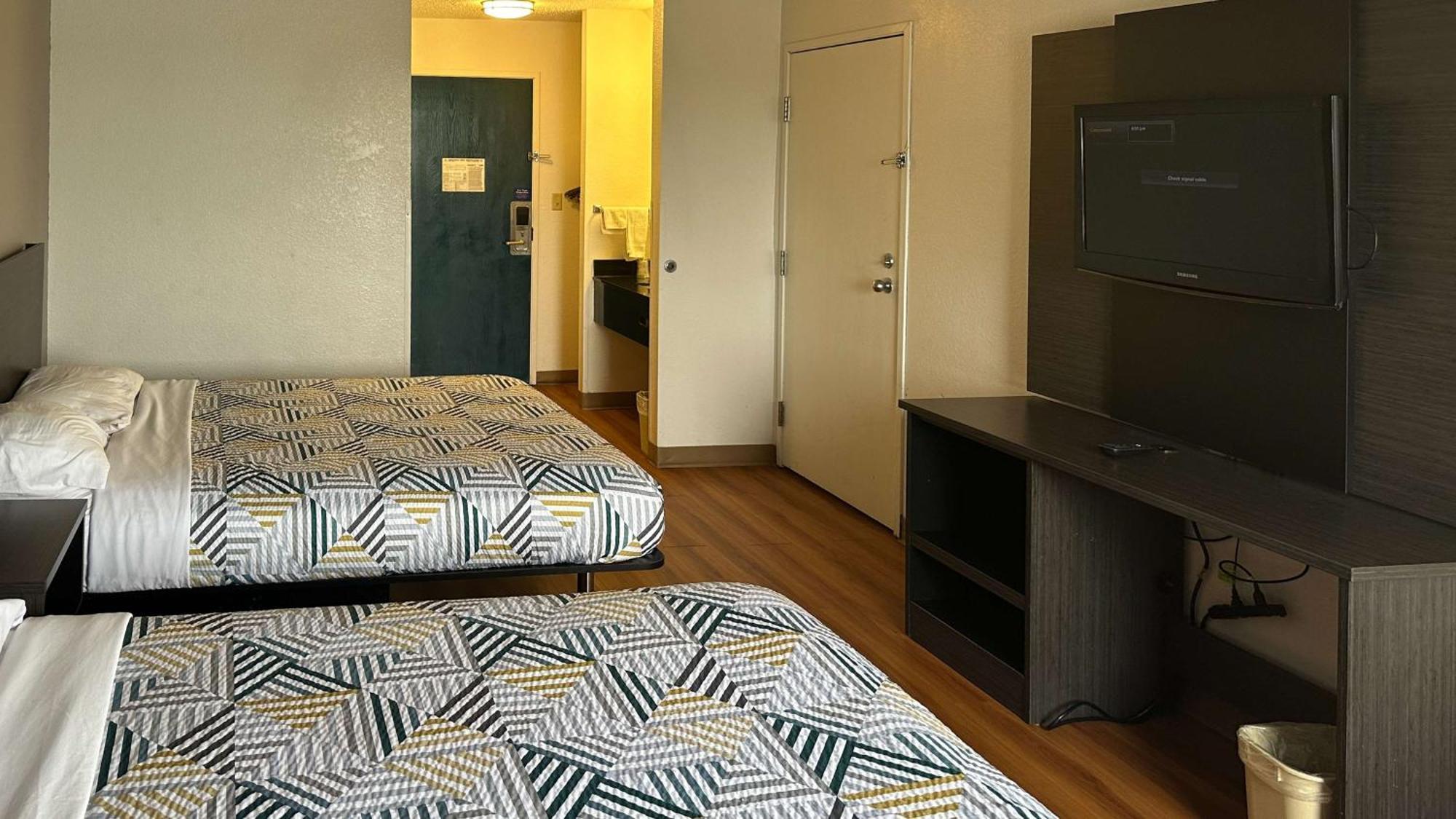 Hotel 6-waterloo, Ia