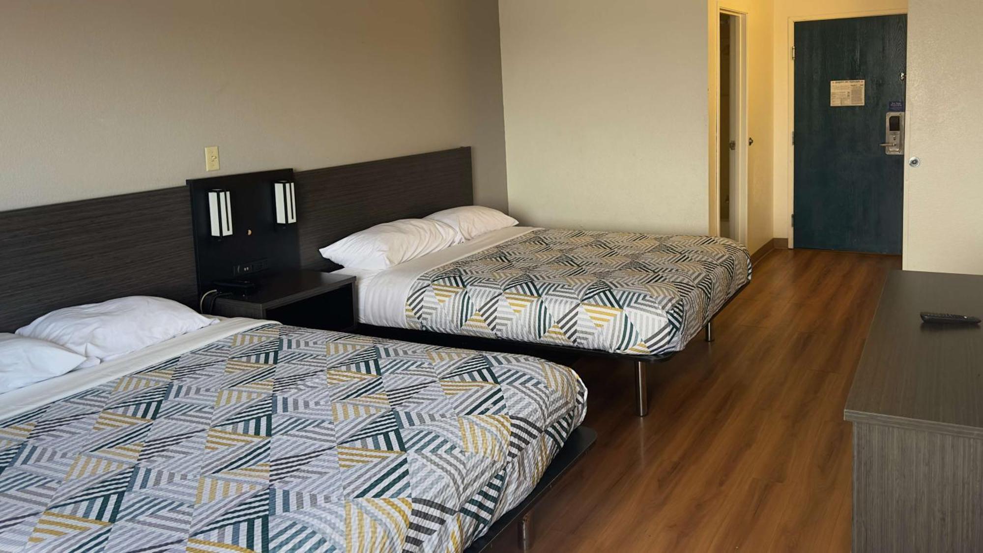 Hotel 6-waterloo, Ia 2*