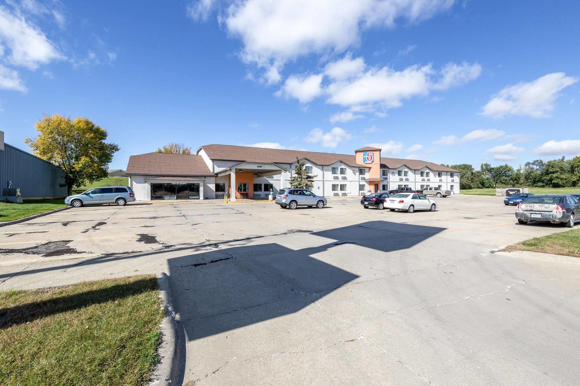 Hotel 6-waterloo, Ia