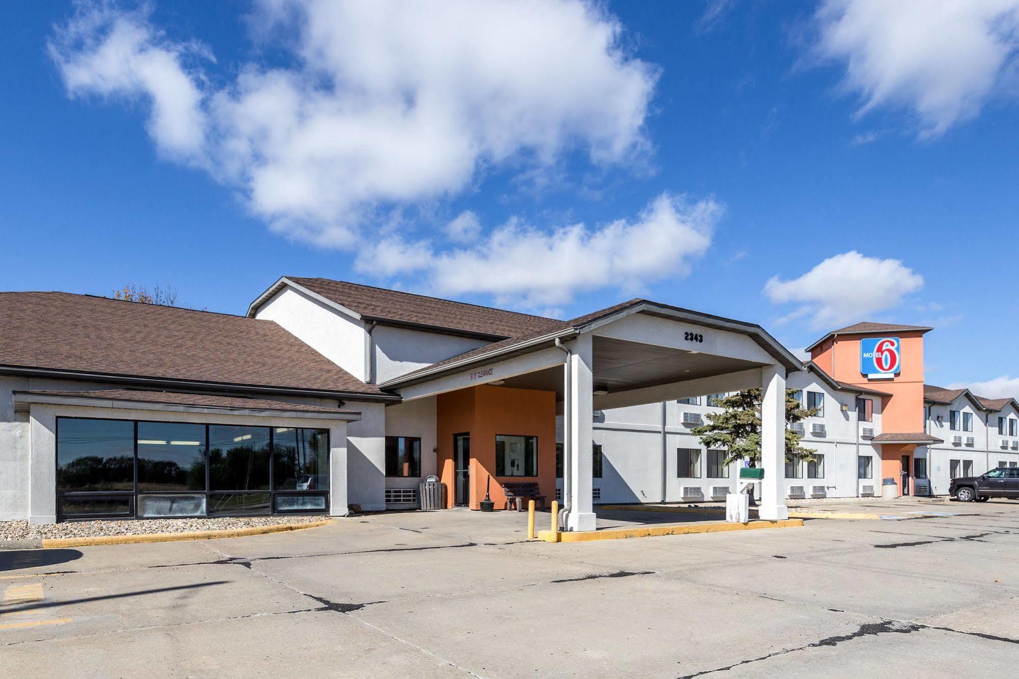 6-waterloo, Ia Hotel 2*
