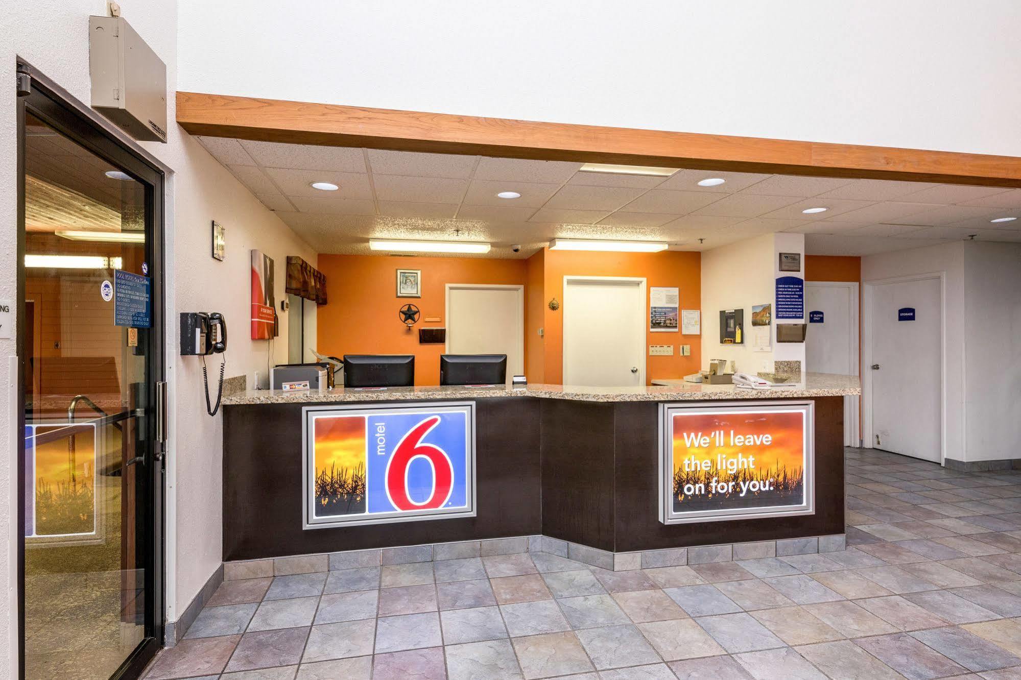 Hotel 6-waterloo, Ia
