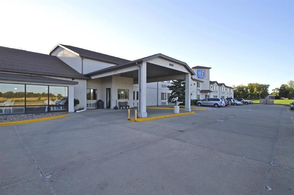 Hotel 6-waterloo, Ia 2*
