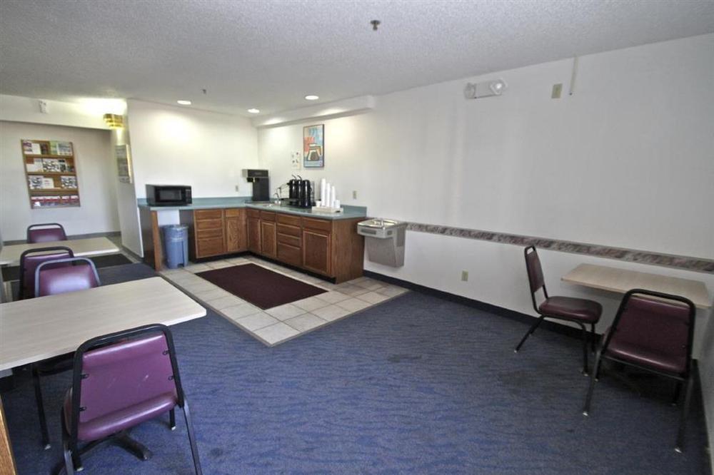 Hotel 6-waterloo, Ia