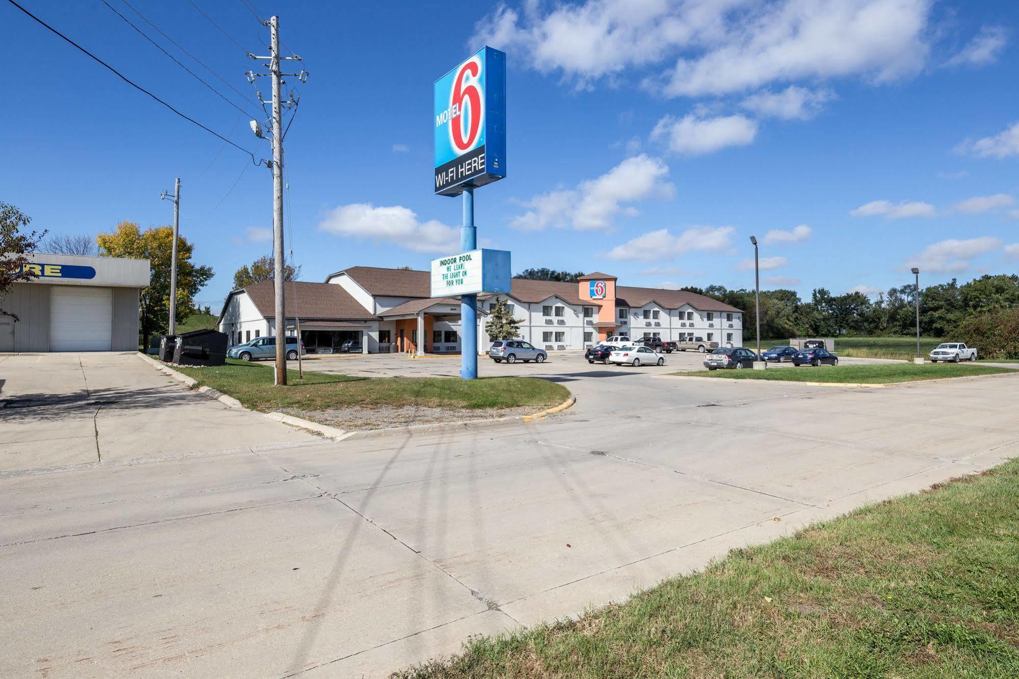 Hotel 6-waterloo, Ia 2*